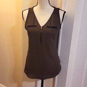 NWT Express Sleeveless Blouse with Zipper Front Detail Size Small Olive Green